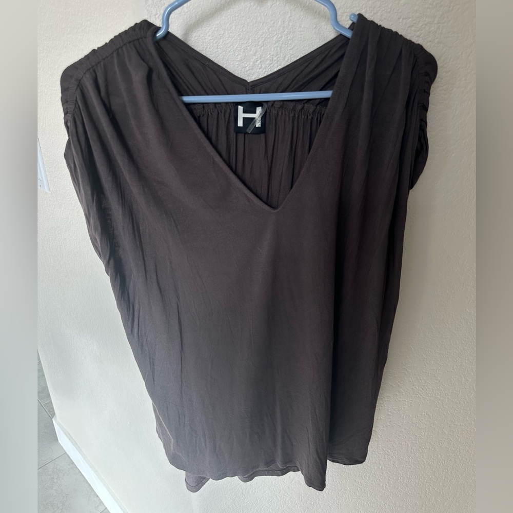 Women’s SMALL top